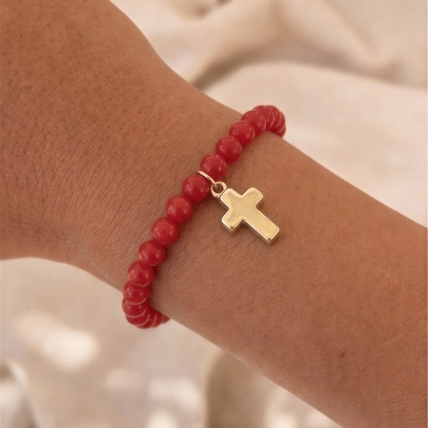 Pulsera elasticada con cruz - Piedra natural: Jade rojo 6 mm