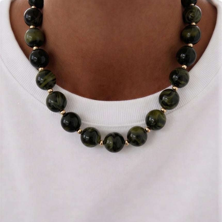 Collar Pelotitas verde musgo - 42 cm
