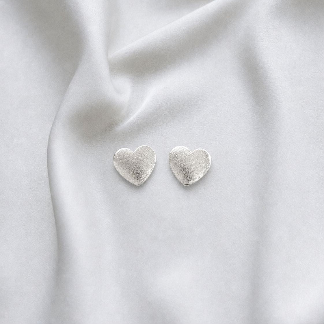 Aro corazón satinado - 13 mm