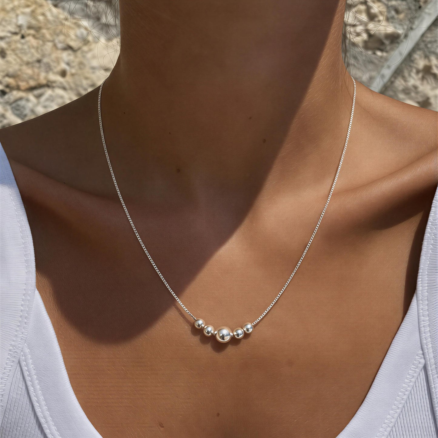Collar cinco pelotitas - 45 cm