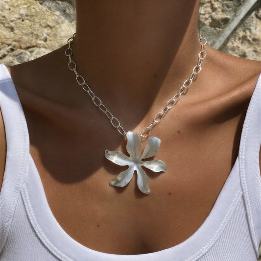 Collar con flor - 47 cm