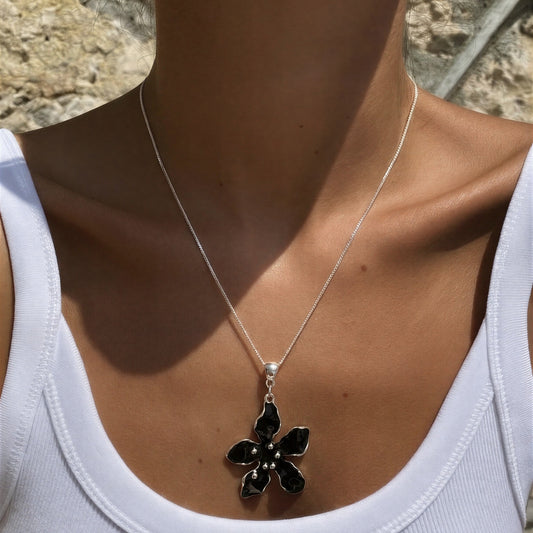 Collar Flor negro - 45 cm