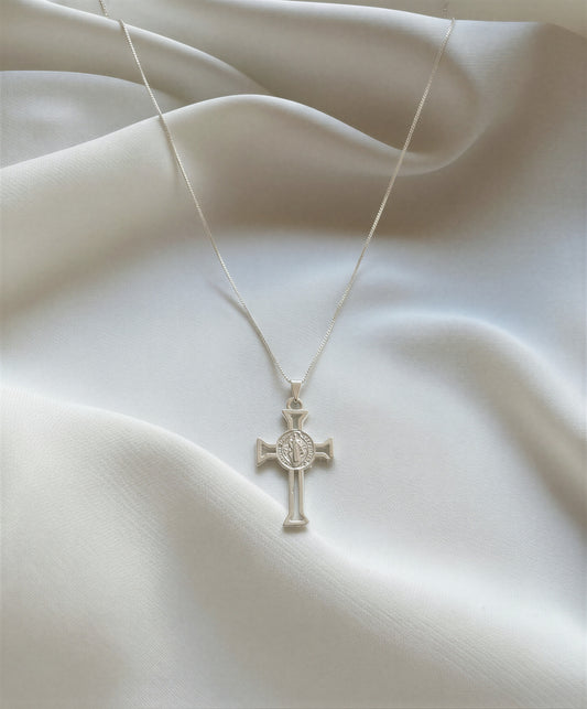 Collar con cruz - 45 cm
