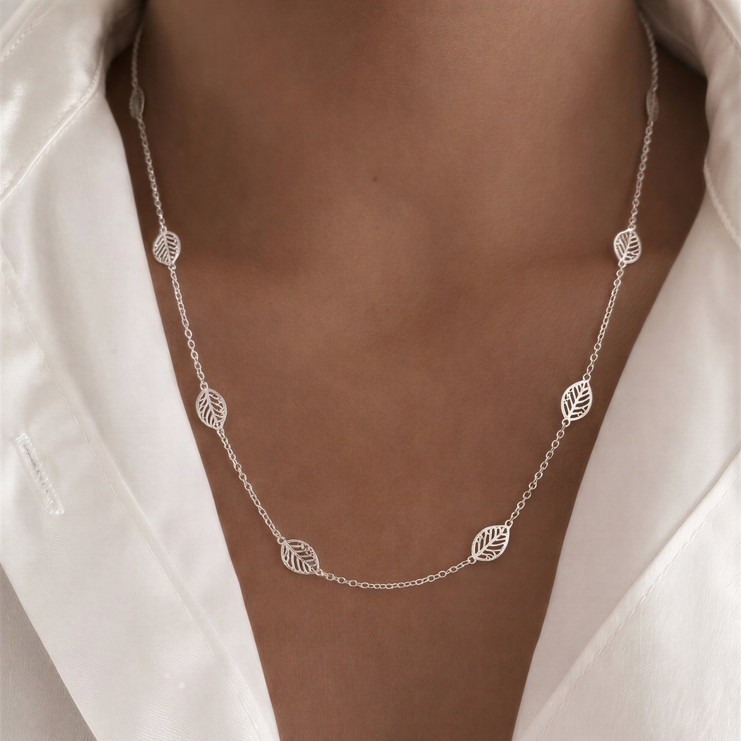 Collar hojas - 60 cm