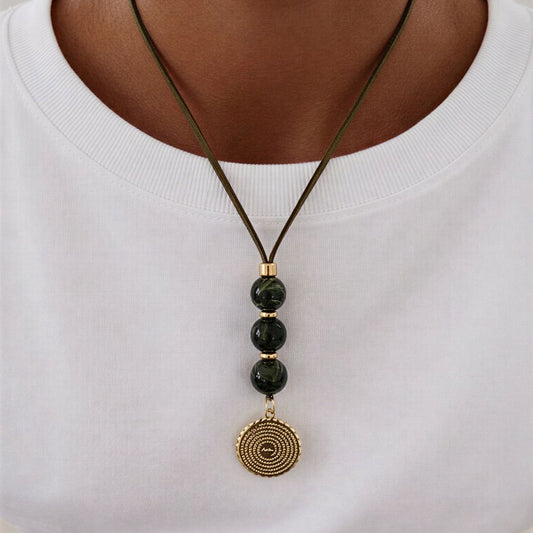 Collar Gamuza verde con nudo - Padre nuestro - 45 cm