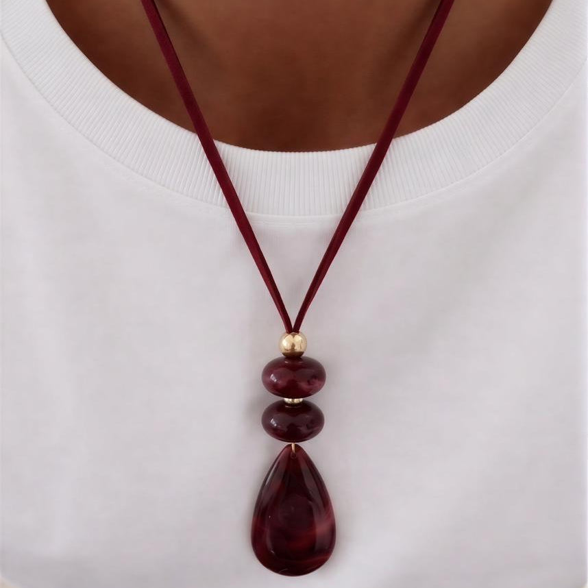 Collar Gamuza burdeo con nudo - 45 cm